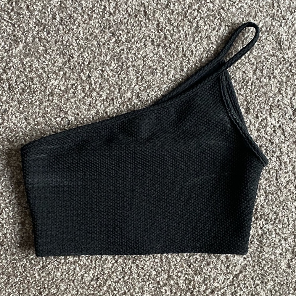 one shoulder crop top